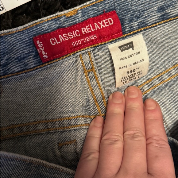 LEVIS 550 relaxed fit medium wash SZ 12 MIS L FITS LIKE AN 8 - Picture 5 of 10